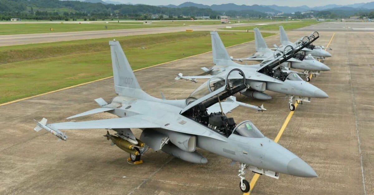 2023 年韓國 KAI 向波蘭交付首架 FA-50GF 輕型戰機，並預計年底前完成首批 12 架交付任務，全案總計波蘭採購 48 架 FA-50 戰機，用以汰換 F-5E/F 老舊機型。圖為FA-50 戰鷹。 圖為X帳號:@Heroiam_Slava