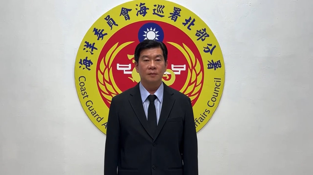 有2名中國籍人士搭乘橡皮艇從桃園觀音海水浴場左側沙灘上岸，海巡署不排除是中共灰色地帶襲擾。 圖：海巡署提供