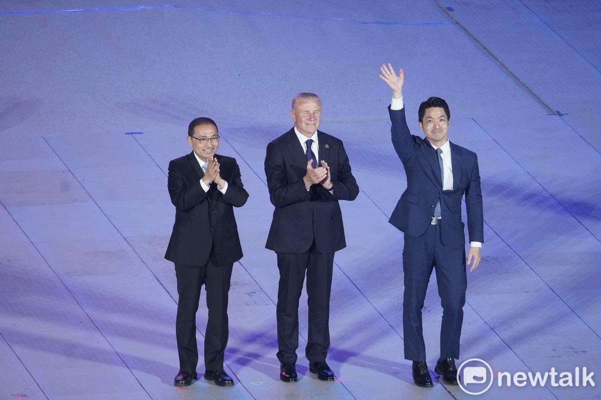 2025世壯運開幕式，台北市長蔣萬安（右起）、IMGA國際壯年運動總會會長布卡（Sergii Bubka）、新北市長侯友宜。 圖：張良一 / 攝