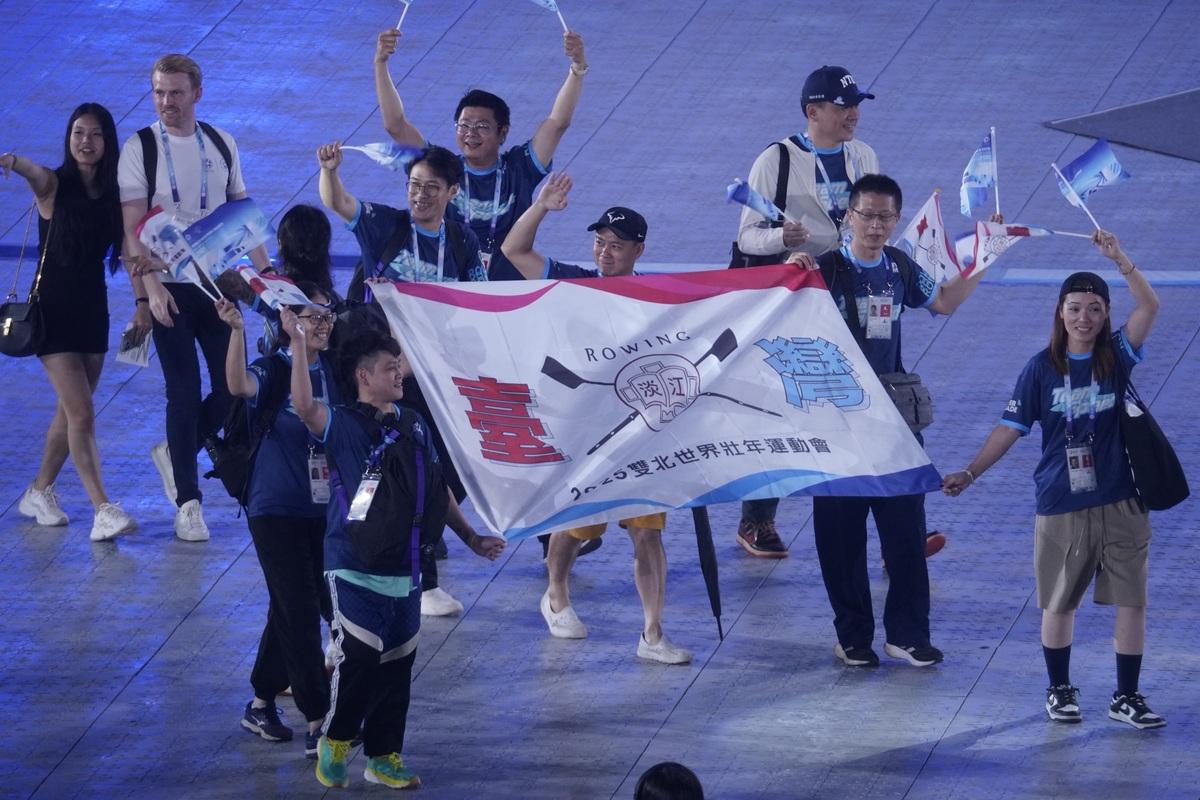 雙北世壯運晚間7點盛大開幕，選手進場歷時近一小時，不分年齡、國籍，從孩童到百歲人瑞皆參與其中。