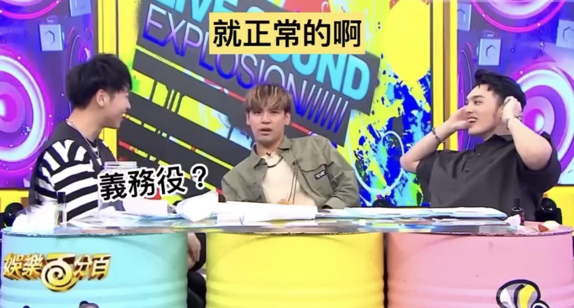 有網友翻出過去陳零九（中）在節目上，與「五堅情」的其他成員大聊當兵經歷的片段。 圖：翻攝自Threads