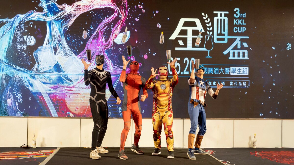 四位世界級花式調酒冠軍首次同台演出。 圖：金門酒廠/提供