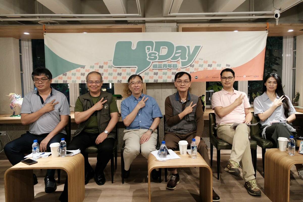 Y’s Day「週三青年日」21日晚上舉辦第106場（「認識中國」系列第22場），主題為「決戰台海？中國武力犯台的現實與想像」。舞台上由左至右為王國臣、沈明室、陳俐甫、余宗基、馬準威、陳璽安。 圖：Y’s Day「週三青年日」提供