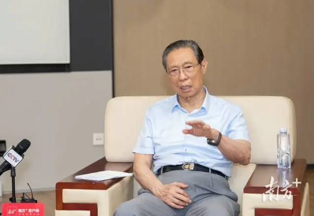 新冠病毒再度引發關注。中國醫學家鍾南山 5 月 19 日於廣州接受專訪，針對當前新冠病毒流行趨勢作出最新評估，強調目前疫情整體可防可控，民眾毋須恐慌。 圖:翻攝自廣州日報