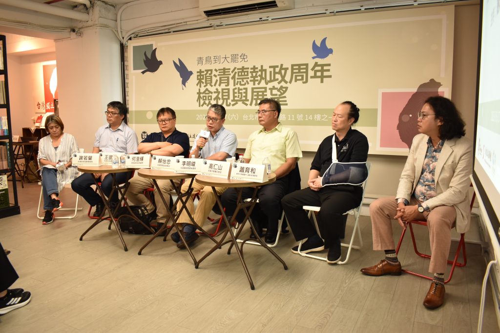 2025 年 5 月 20 日賴清德執政即將滿周年，台灣獨立建國聯盟、台灣安保協會、現代文化基金會 17 日舉辦「青鳥到大罷免─賴清德執政周年檢視與展望」座談會。其中，在「台灣經濟韌性」場次中，邀請到元智大學兼任教授高仁山與中經院助理研究員王國臣，針對台灣在國際情勢下如何維持經濟韌性進行分享。 圖：台灣獨立建國聯盟提供
