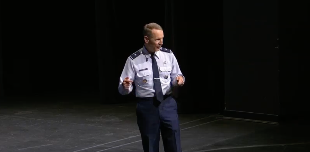 美國空軍第 412 試飛聯隊指揮官道格·威克特（Doug Wickert）將領。 圖：翻攝自 X 文智