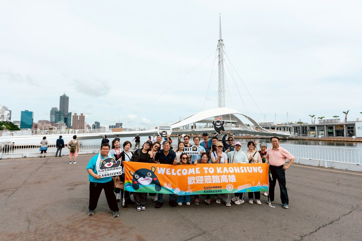 亞洲首座會旋轉的大港橋。 圖：高雄市觀光局/提供