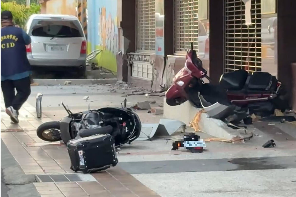 台南市玉井區20日傍晚發生廂型車疑暴衝事件，一對步行夫妻挨撞，遭撞男子到院前心肺功能停止（OHCA），女子則有骨折及頭部外傷，皆送醫搶救。（讀者提供）中央社記者楊思瑞台南傳真  114年5月20日