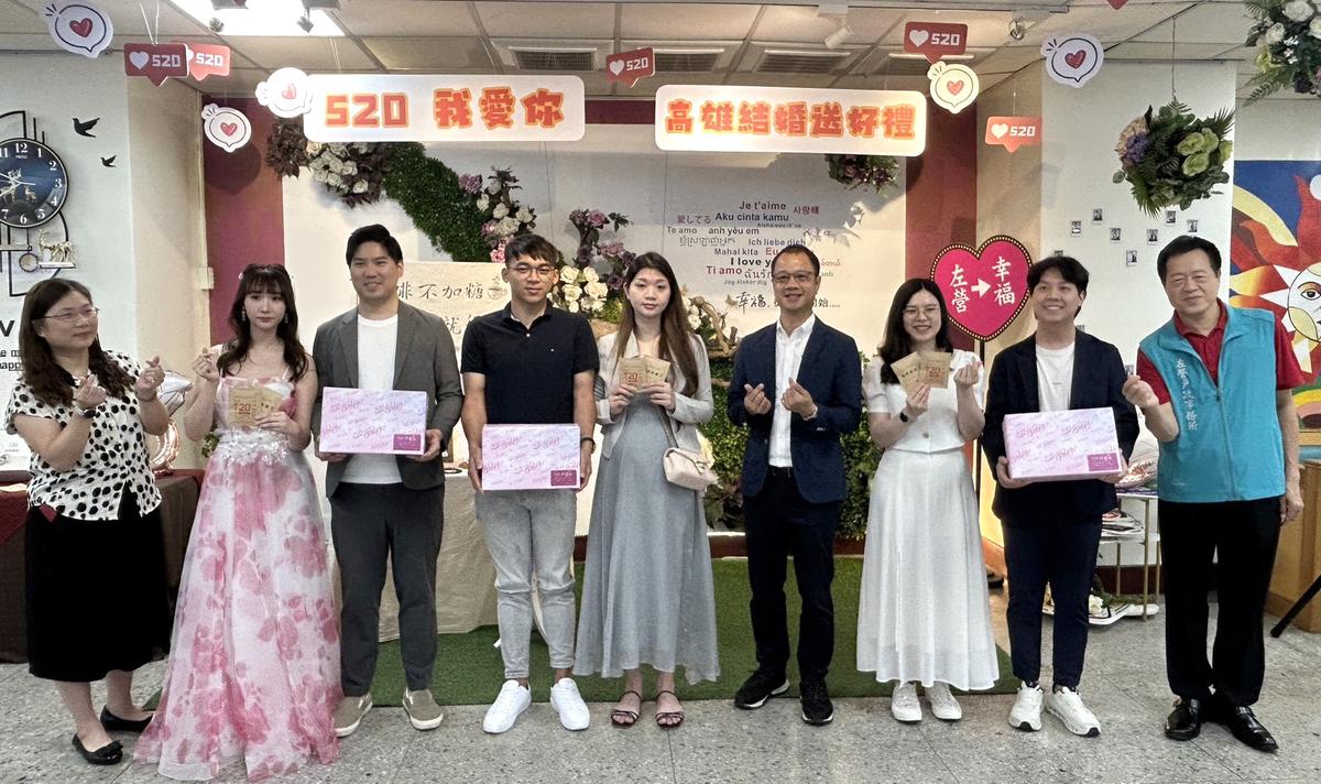 新人選在520到高雄各戶政事務所登記結婚。 圖：高雄市民政局/提供
