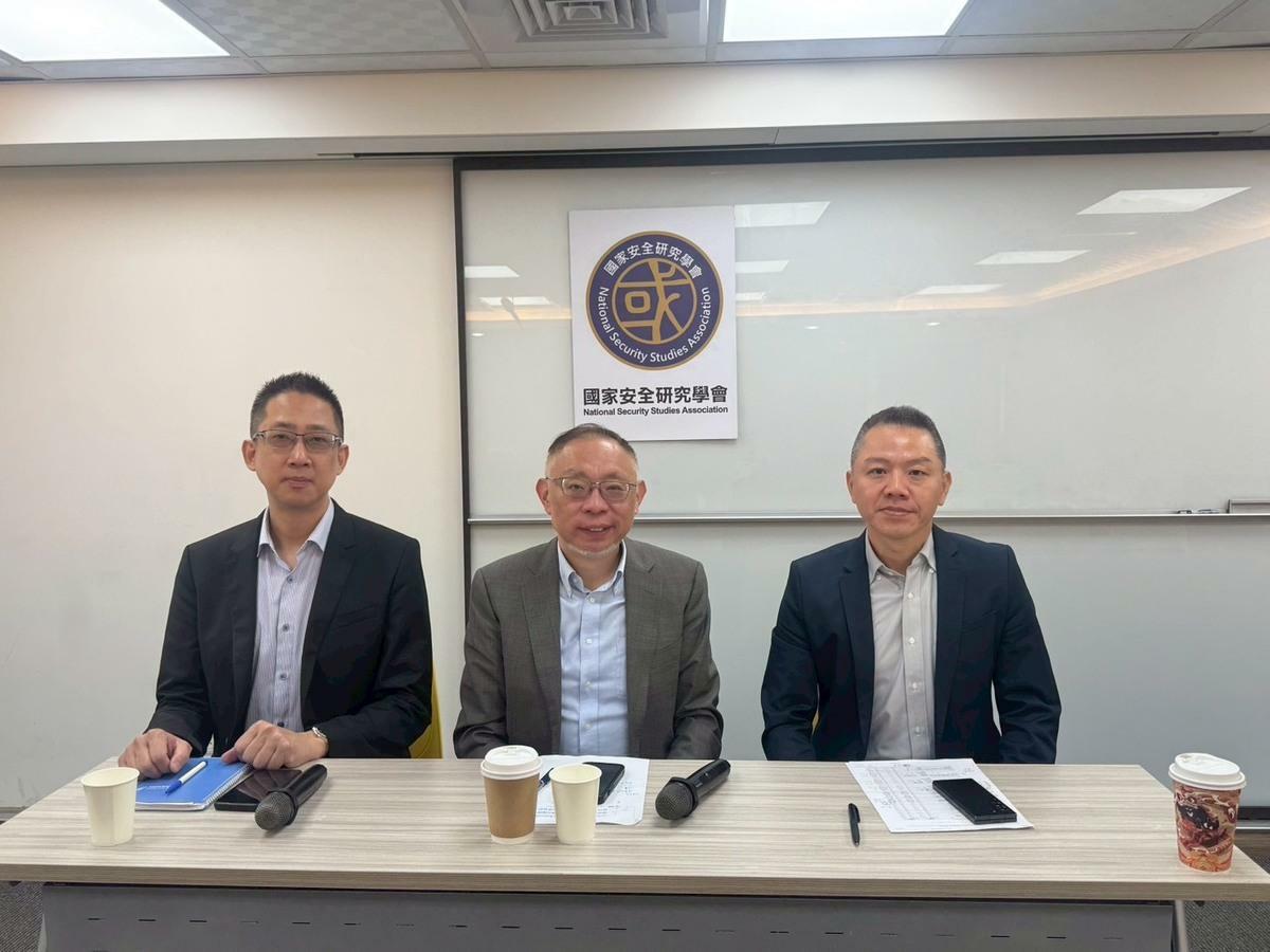 國家安全研究學會21日由理事長范世平，國策院副院長郭育仁，東海政治系主任張峻豪發布台中市藍委廖偉翔、黃健豪、羅廷瑋罷免案民調。 圖：國家安全研究學會提供