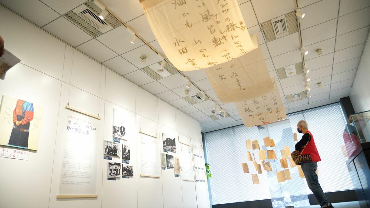 「台灣人權及音樂故事展—高一生先生，三代的家族之歌」，展區上方為高一生最後一封獄中家書。 圖：駐日台灣文化中心提供