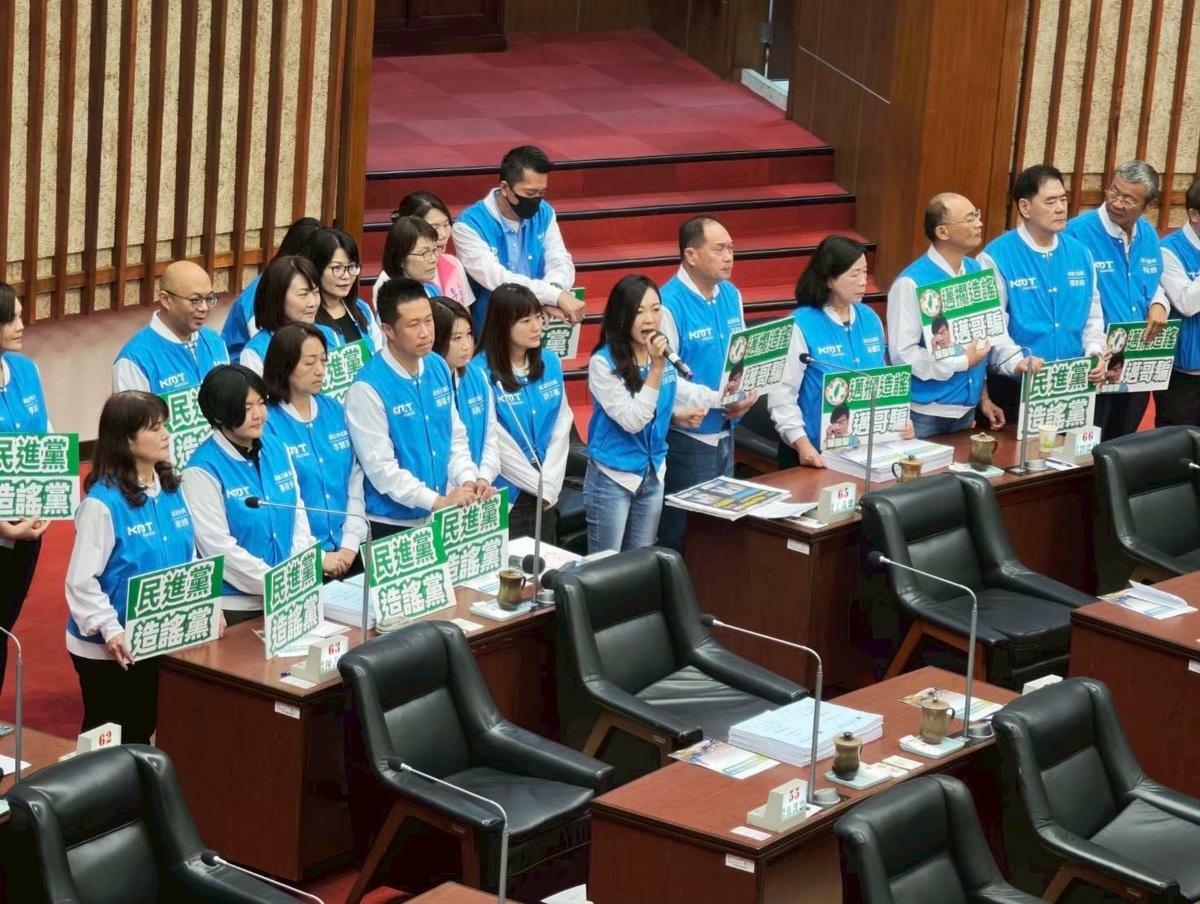 國民黨高雄市議會黨團怒批民進黨政府罔顧法治，藉預算壓力打壓地方發展。 圖：國民黨高雄市議會黨團/提供