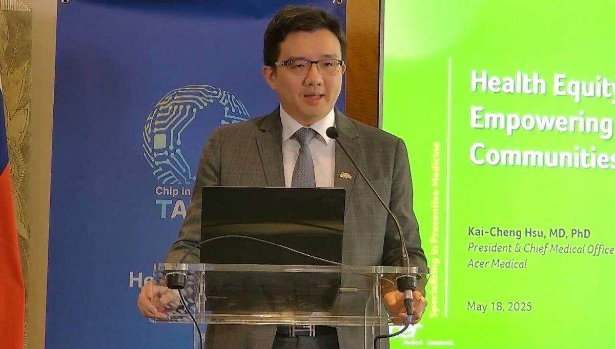 宏碁智醫總經理暨醫療長許凱程介紹其智慧醫療產品「智骨篩」（VeriOsteo_OP）僅以胸部X光片即可準確檢測骨質疏鬆，有效提升檢測效率，協助醫療資源匱乏的國家縮小城鄉健康落差。 圖：外交部提供