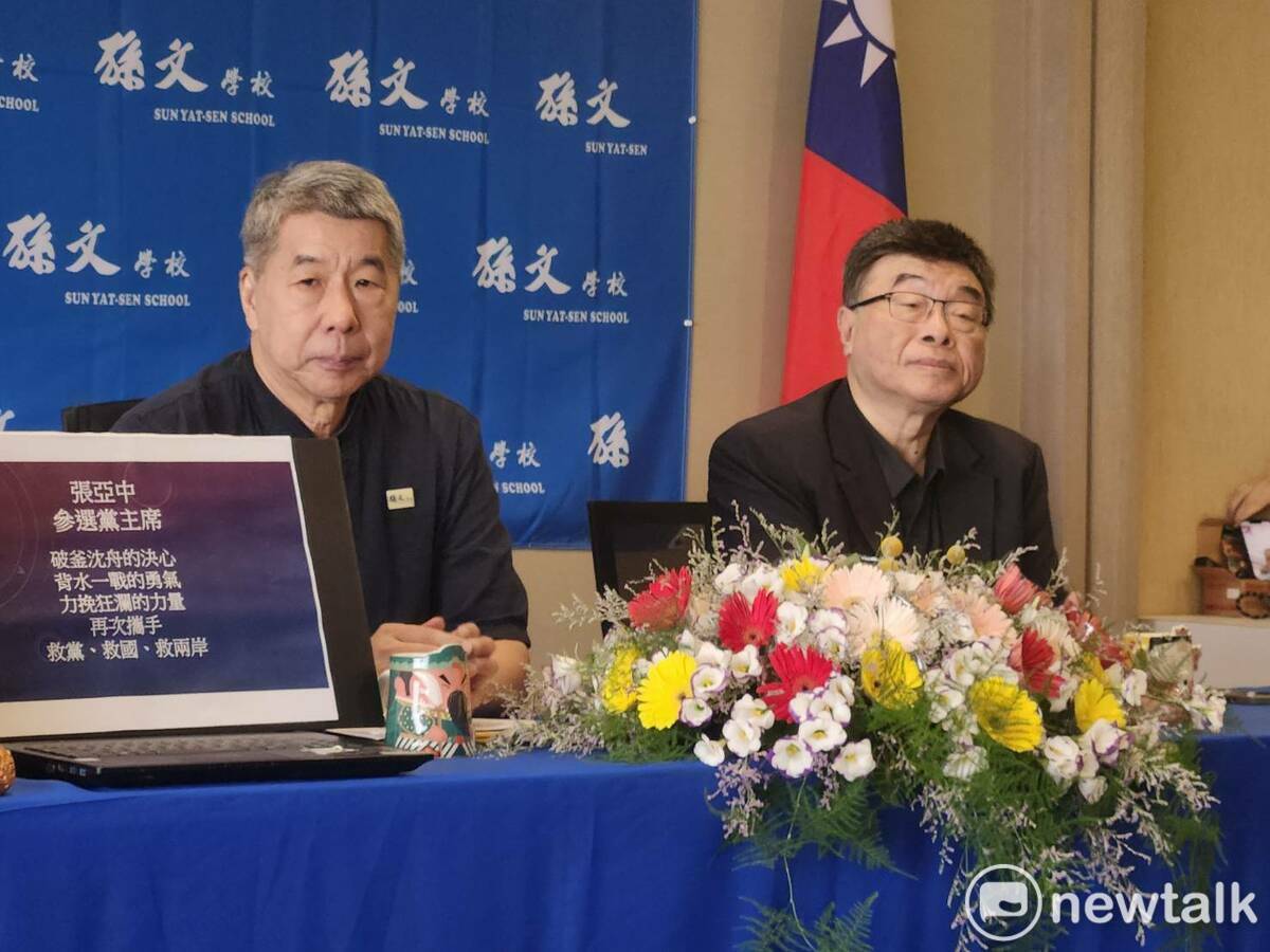 張亞中找來邱毅共同召開參選國民黨主席記者會。 圖：黃建豪/攝