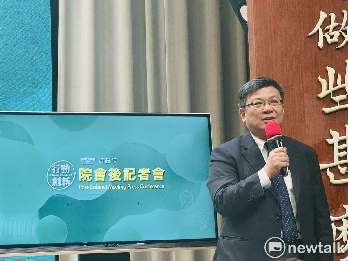 台電董事長曾文生今（22）天強調，台電所有機組併聯發電都在公開網站呈現，絕對沒有「偷開機組」這件事，這樣形容台電非常不公平。 圖：謝莉慧/攝