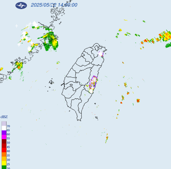 午後對流雲系發展旺盛，易有短延時強降雨，今(22)日宜蘭、花蓮地區及新北山區有局部大雨發生的機率。 圖：翻攝自中央氣象署官網
