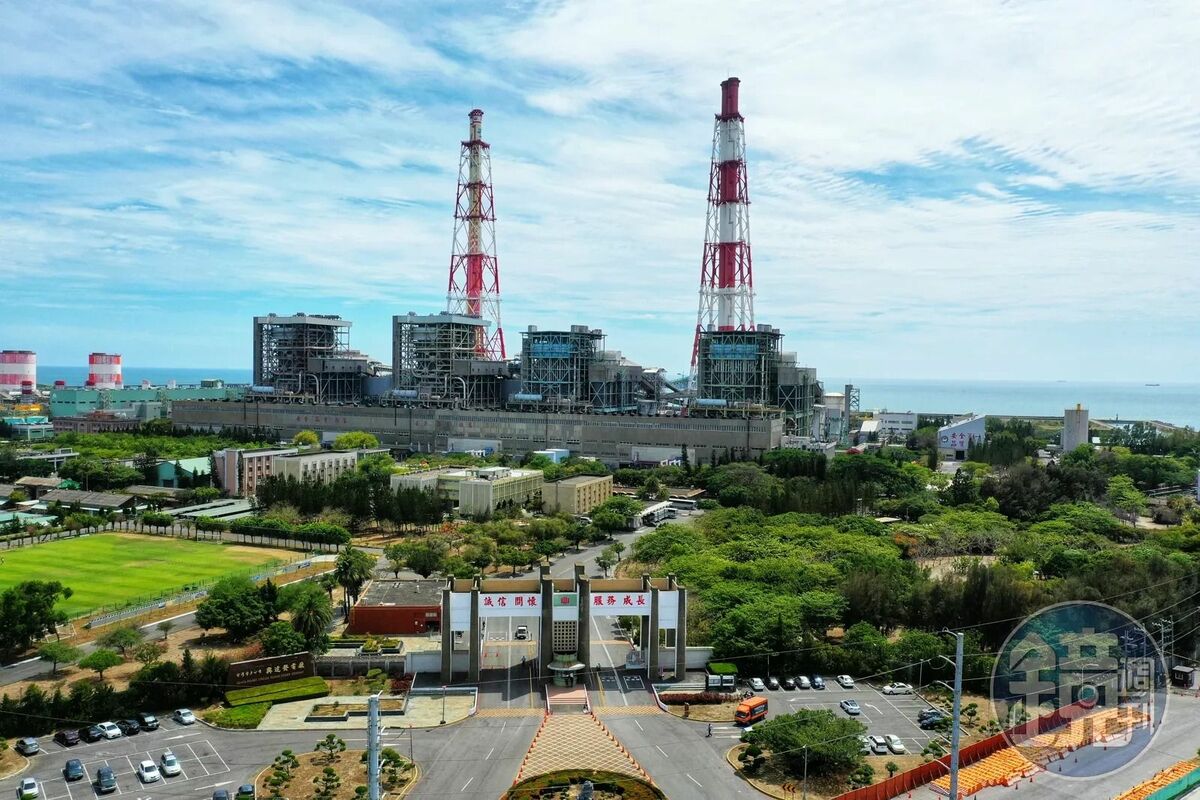 興達電廠的3、4號燃煤機組，近日遭爆料連續3天開機，引發外界質疑是不是電力不足。（本刊資料照）