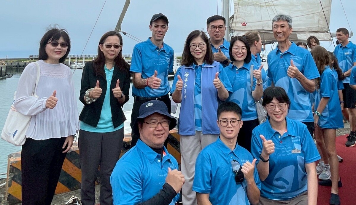 海委員國海院4位研究人員隨船與台法小帆手啟航出海。 圖：國家海洋研究院/提供
