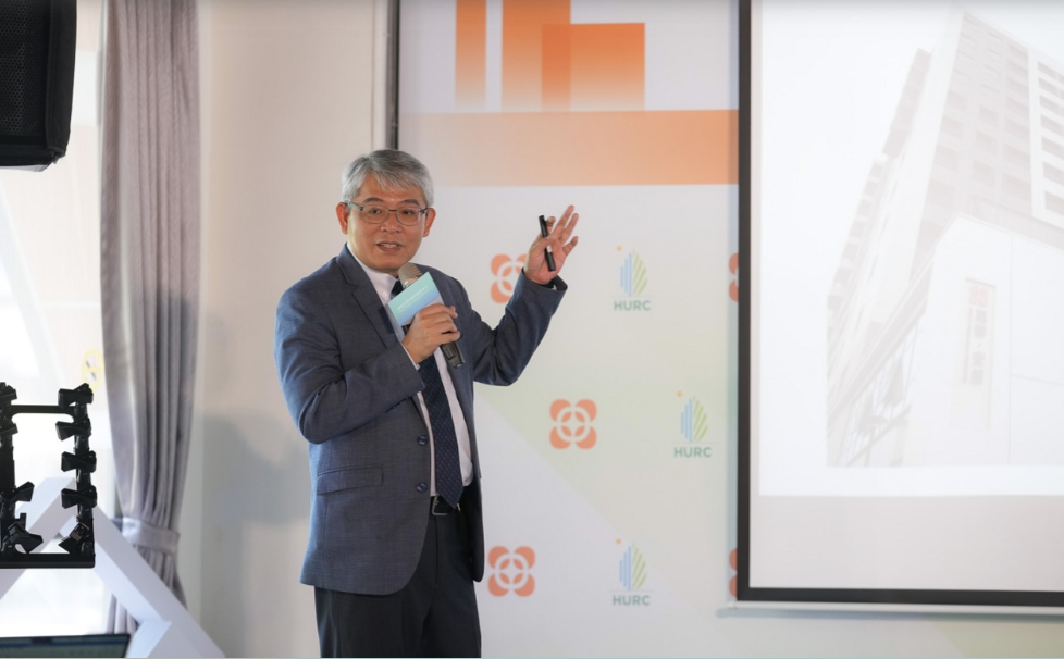 國家住都中心董事長花敬群表示，今（2025）年全國將有4,593戶陸續完工招租，2026年預計新增4,957戶、2027年1萬3,783戶、2028年更高達2萬3,229戶，至2029年總招租戶數將突破6萬戶。 圖：國家住都中心提供
