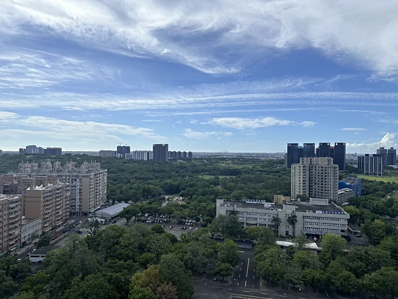 高雄橋頭「高雄新市鎮」，從去年 3字頭房價，一口氣漲破 40萬，較前一年大漲 26%。 圖：翻攝自591房屋交易網