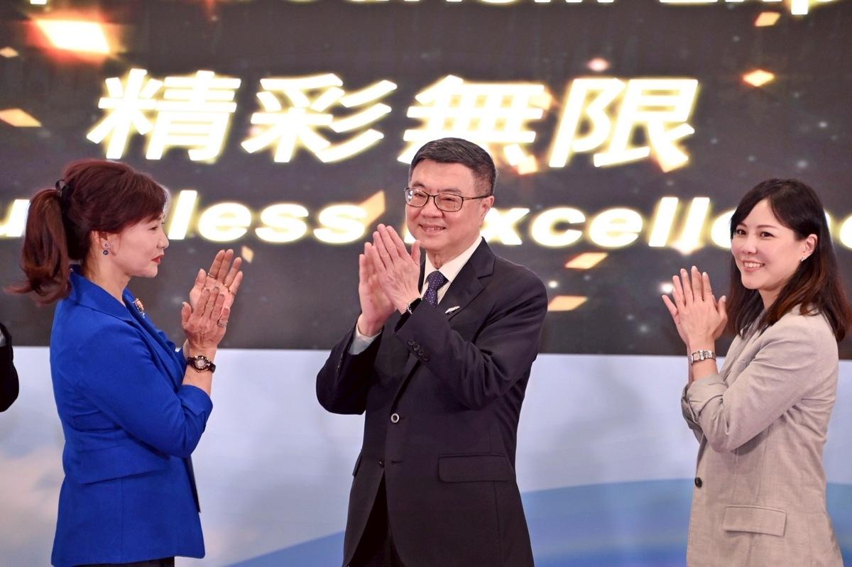 行政院長卓榮泰（中）今（23）日出席「2025台北國際觀光博覽會」開幕典禮。 圖：行政院提供