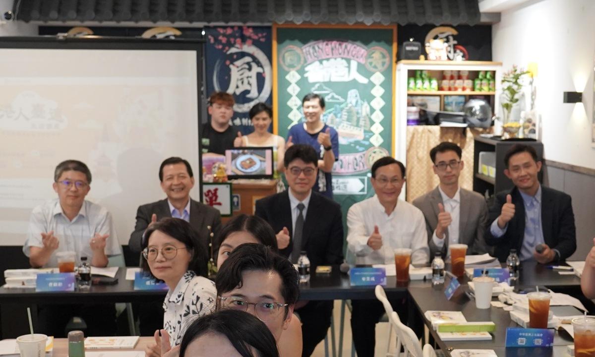 為協助在台港人解決居留定居問題及掌握稅務實務資訊，大陸委員會及台港經濟文化合作策進會於今（23）日共同在淡水正港味茶餐廳舉辦「2025港人台適生活講座」。 圖：陸委會提供