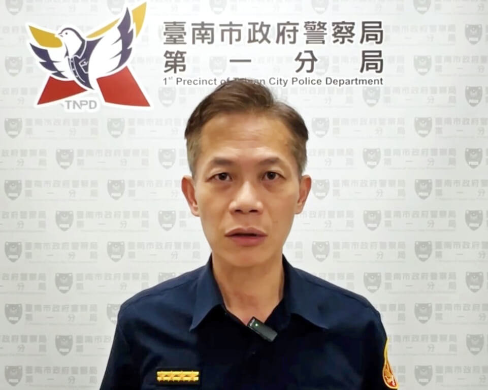 台南市趙姓男子和老父23日在自宅爭吵，49歲的趙姓男子疑不滿75歲的父親要他出去找工作，疑憤而持刀刺死老父後報警自首，台南第一分局副分局長李沐宸（圖）說明警方將趙男依殺人罪嫌送辦。（台南市警局提供）中央社記者張榮祥台南傳真 114年5月24日