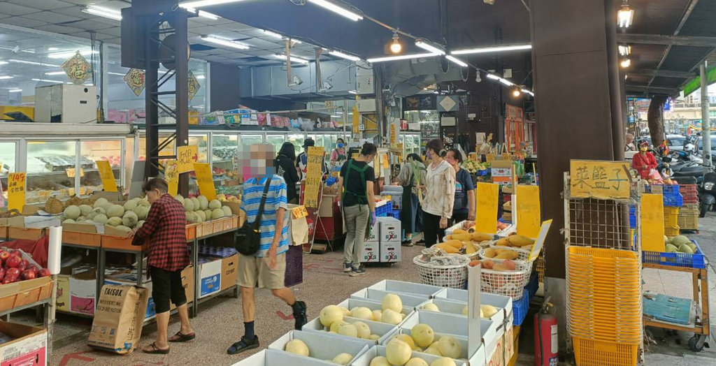 台南市北區某家超市20日被發現有人疑刻意棄置新台幣416萬元現金，警方查出是李姓男子所有，已清點保管及通知對方領取。（台南市警局提供）中央社記者張榮祥台南傳真 114年5月24日
