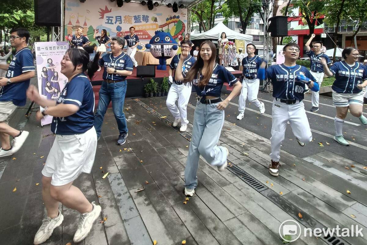 現場大跳應援舞。 圖：唐復年/攝