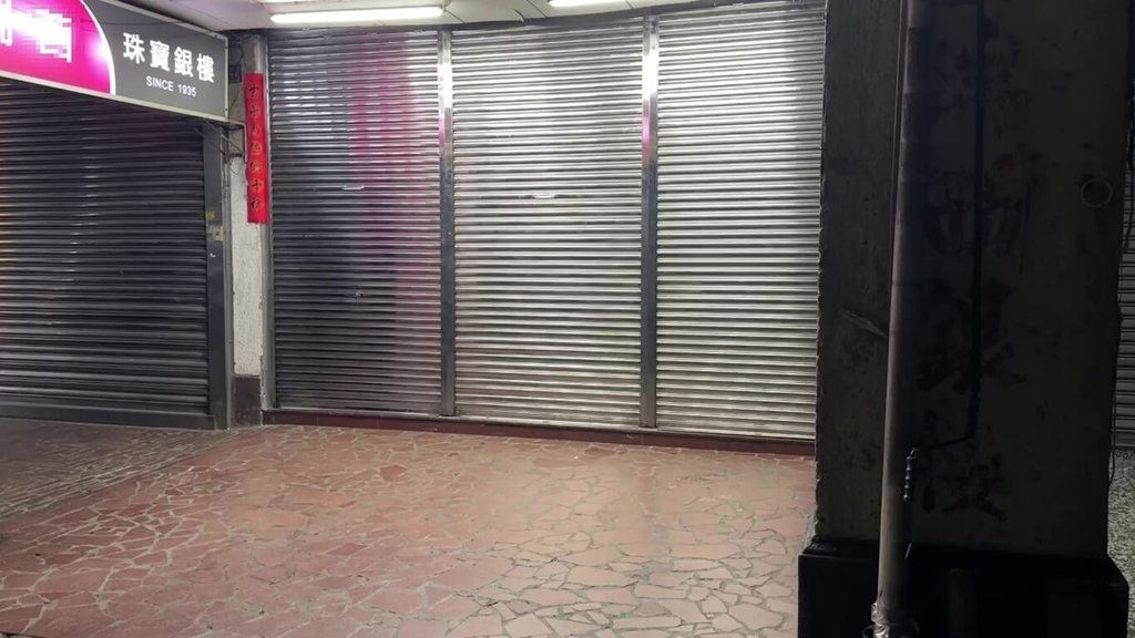 林姓男子25日到南投市民權街1家銀樓假裝買金飾，拿了1條價值新台幣38萬餘元的金項鍊就往外跑，警方26日在竹山鎮緝獲林姓男子，依法偵辦。（民眾提供）中央社記者蕭博陽南投縣傳真  114年5月26日