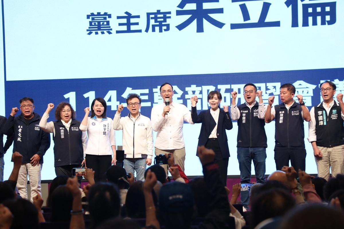 國民黨舉行反惡罷政策說明會，邀請新竹市長高虹安到場與國民黨主席朱立倫、國民黨立委鄭正鈐、許宇甄等人同台。 圖：國民黨文傳會/提供
