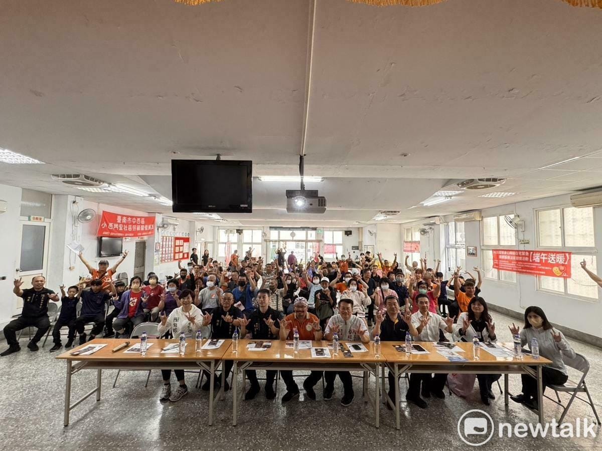 為提升身心障礙者於居家生活期間的安全保障與自主生活品質，台南市聽障協會在端午節前夕於小西門活動中心舉辦「宣導身心障礙在宅緊急救援服務暨端午送暖」活動。 圖：黃博郎／攝