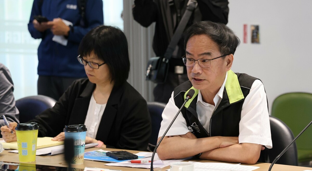 李昆澤(右)建議港務公司應持續加碼獎助措施，推動高雄港郵輪旅運發展。 圖：李昆澤辦公室/提供