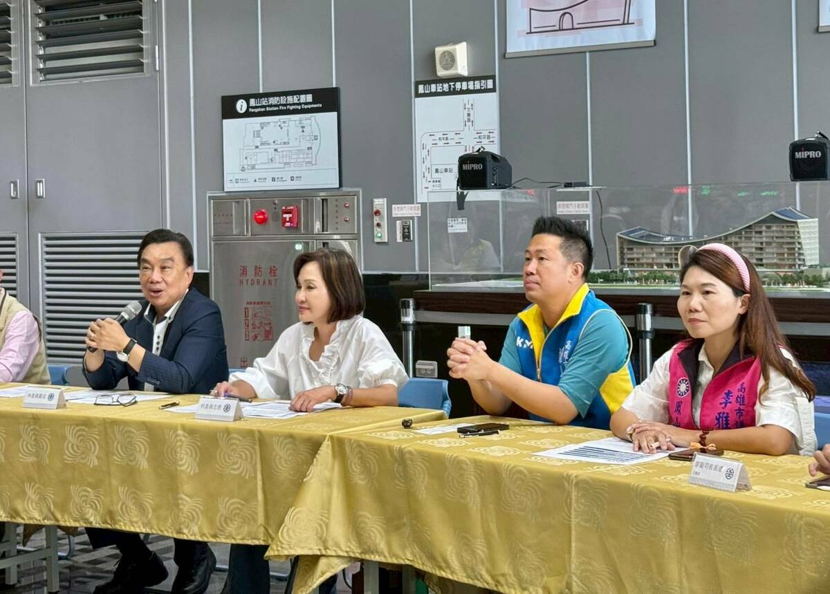 柯志恩(左二)針對高雄港洲際貨櫃二期及第七貨櫃中心營運提出建議。 圖：柯志恩辦公室/提供