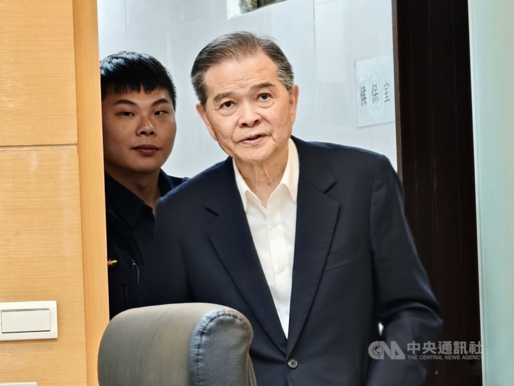 北檢檢察官27日凌晨諭令中石化董事長陳瑞隆新台幣200萬元交保。中央社記者林長順攝  114年5月27日