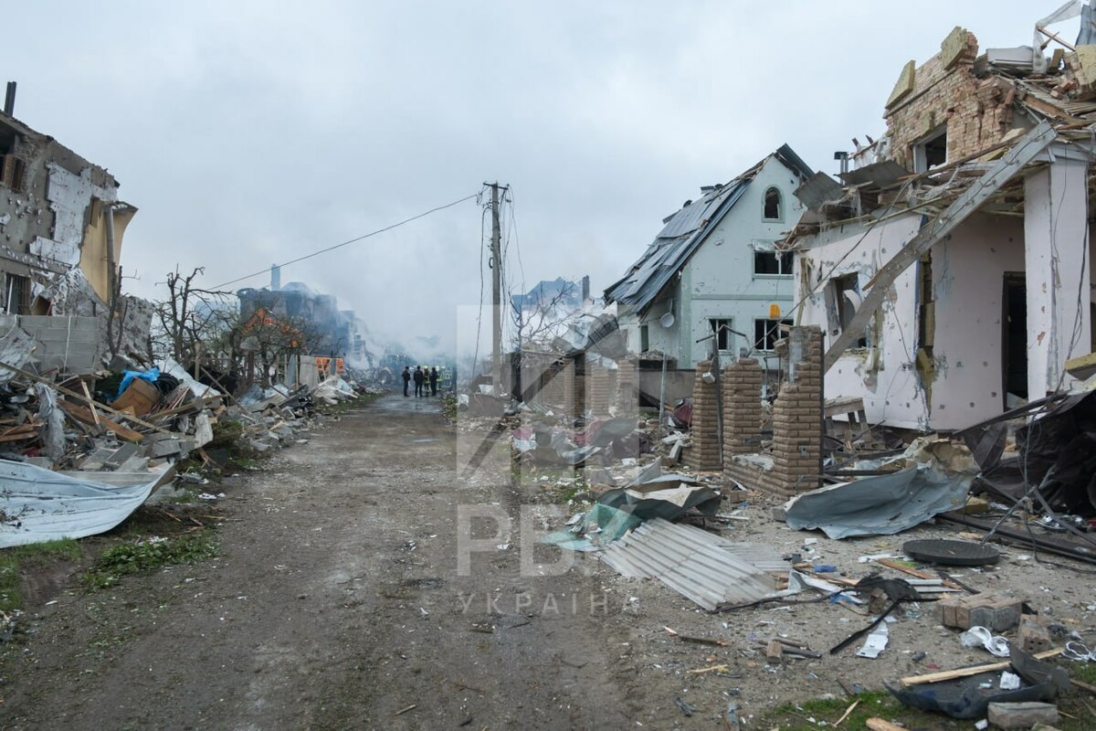 俄羅斯官方昨宣布對烏克蘭軍工基地發動大規模轟炸行動，造成數座建築物全毀、三名兒童不幸喪生。 圖：翻攝自 以色列戰爭