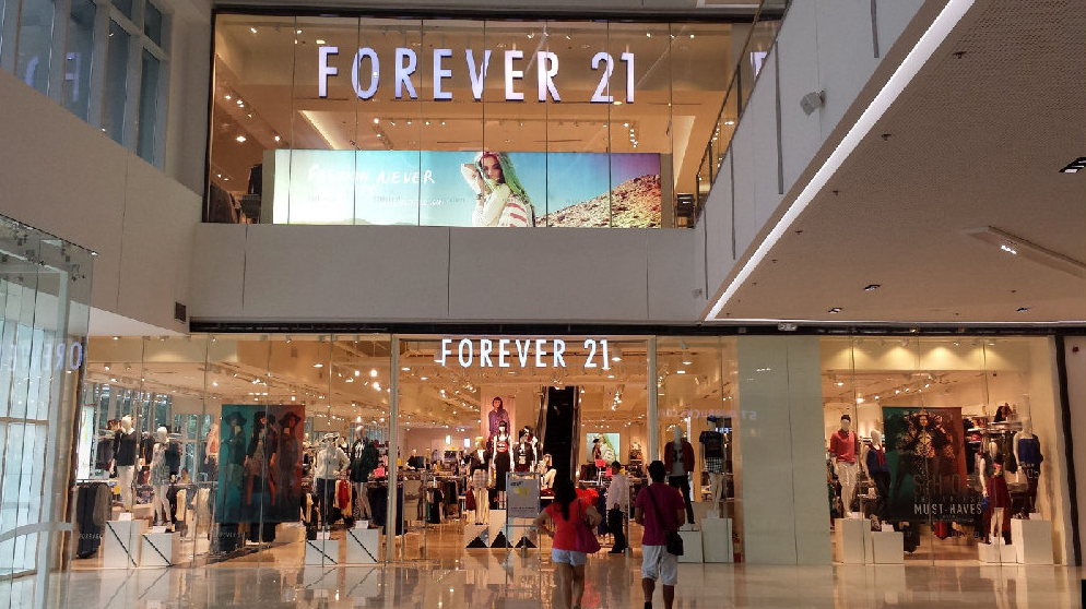 Forever 21創立於 1984 年，至今已有 41 年歷史，曾以平價、快速上架的模式在全球掀起風潮。 圖:翻攝自百度