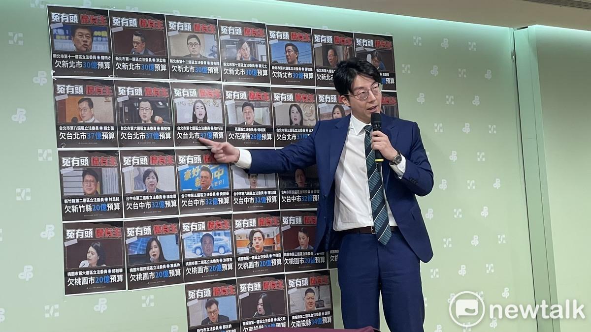 吳崢說，行政院是逼於無奈忠實執行藍白決議。 圖：高逸帆／攝