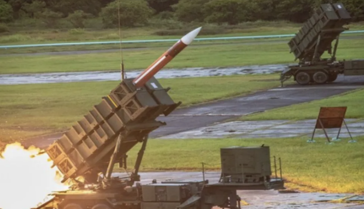 俄羅斯地緣戰略學者杜金也公開表態，認為中國應「趁早」對台採取軍事行動，「太早會痛苦，太晚會致命」，可能暗示中俄早有默契，不排除有戰略協同的可能性。 圖：翻攝自 栗子評述