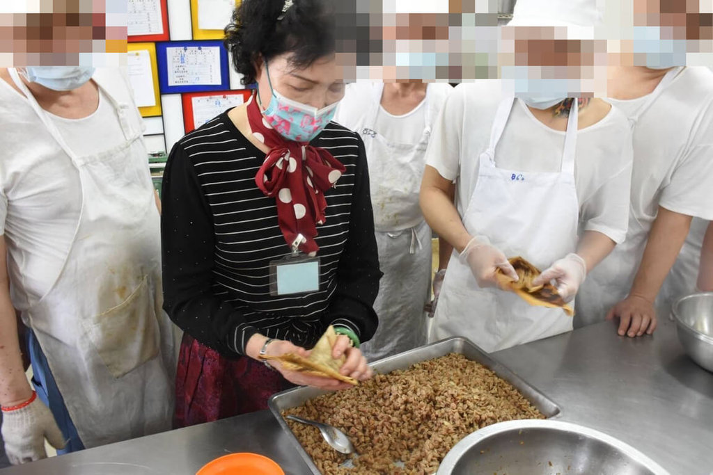 苗栗看守所自營作業工場培養收容人一技之長，所內自營商品自創品牌「悟桐軒」傳統客家粽買氣旺，端午節檔期開放訂購不到1週即爆單喊停。（苗栗看守所提供）中央社記者管瑞平傳真  114年5月28日