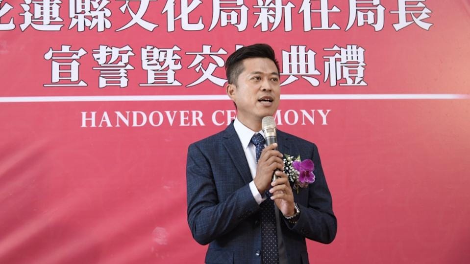 花蓮縣文化局局長吳勁毅因涉嫌私用公務車、圖利特定廠商，28日晚間遭花蓮地院裁定羈押禁見。 圖：翻攝花蓮縣府官網
