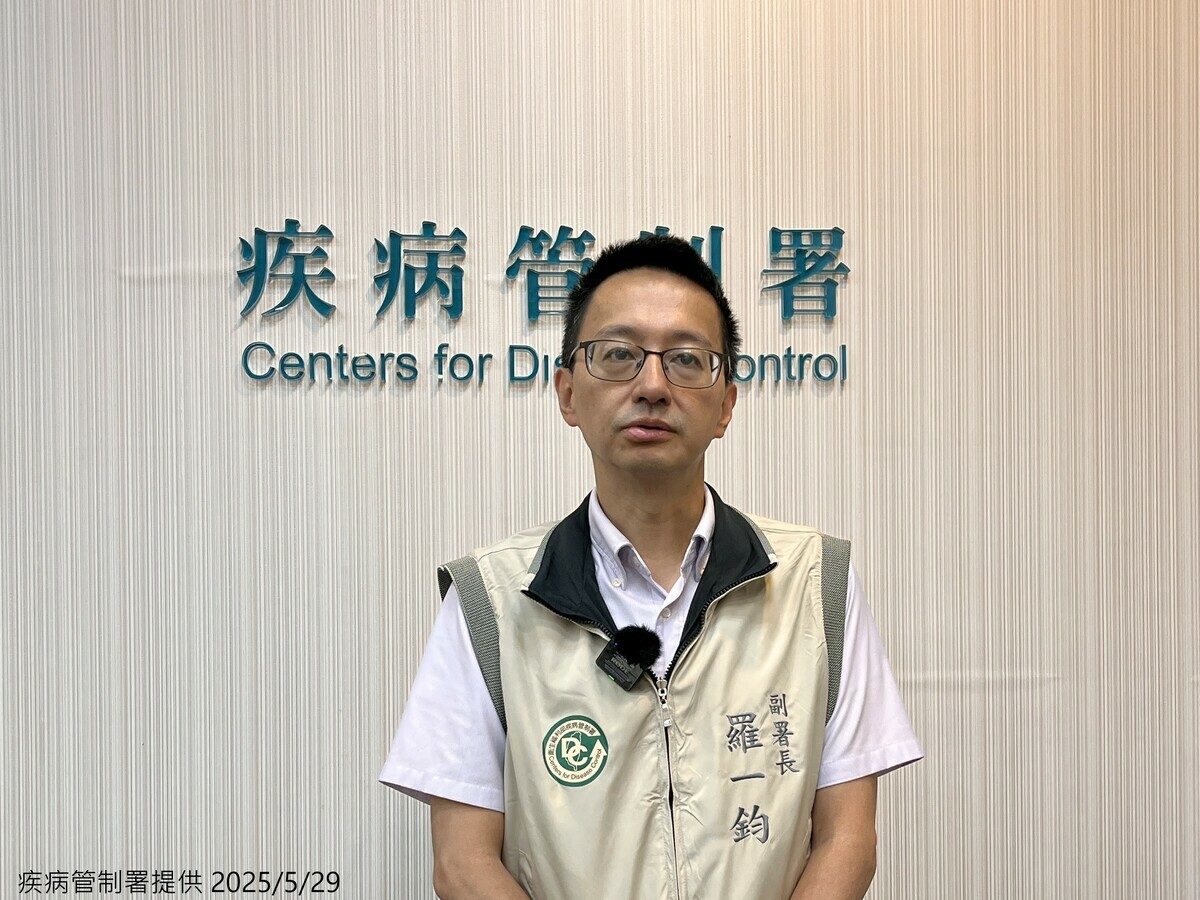 疾管署發言人羅一鈞指出，新冠藥物與疫苗供應無虞，籲民眾勿信謠，端午連假應落實打疫苗、勤洗手、戴口罩三大防疫措施。 圖：疾管署 ／ 提供