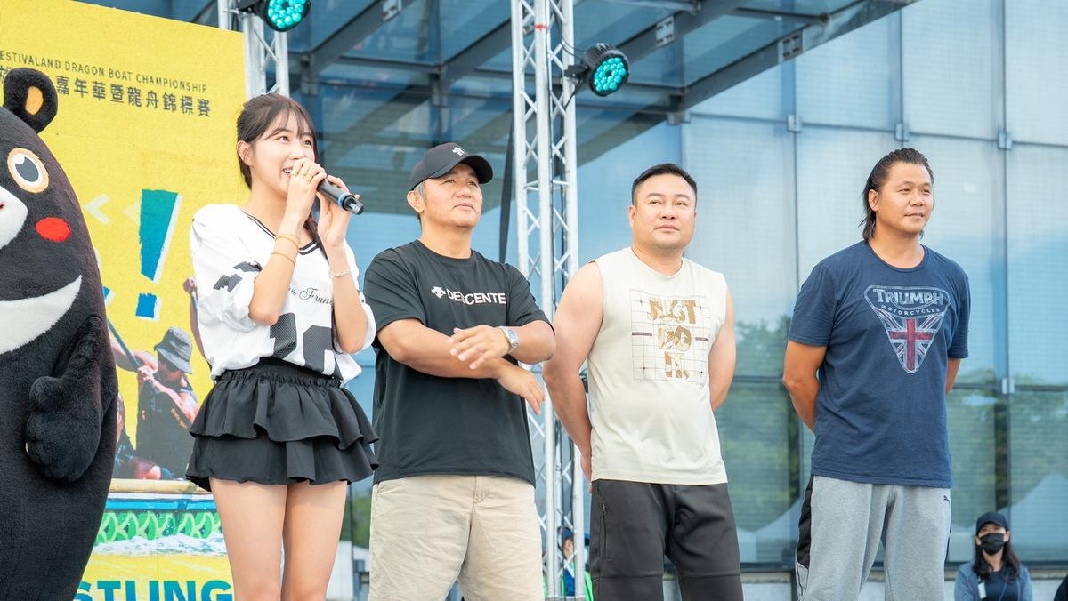 安芝儇、張泰山、鄭達鴻、倪福德(左至右)號召市民體驗全台最熱血端午龍舟活動。 圖：高雄市運發局/提供