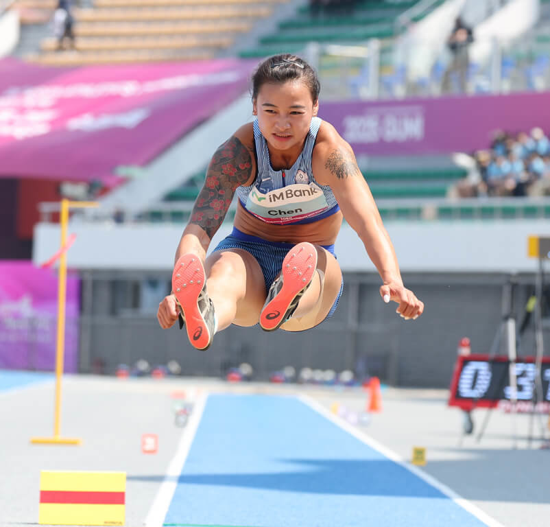 2025亞洲田徑錦標賽在韓國持續展開，台灣女子7項全能好手陳彩娟（圖）30日以總分5608成功摘銅。圖為陳彩娟在跳遠項目出賽。（中華民國田徑協會提供）中央社記者黎建忠傳真  114年5月30日