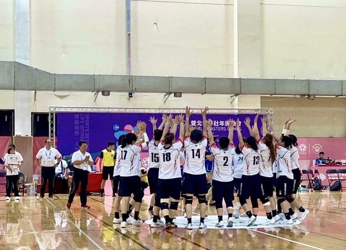 小港國中手球隊畢業校友為世壯運奮戰奪金。 圖：高雄市教育局/提供