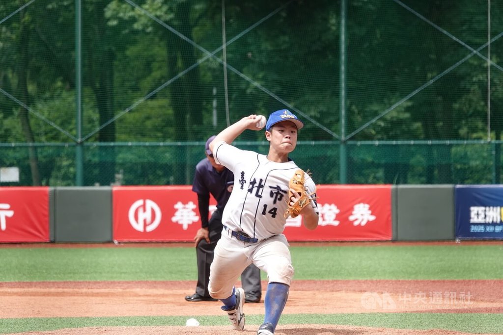 114年華南金控盃全國少棒錦標賽由台北市隊奪冠，陣中李權恩（圖）冠軍戰貢獻2安2打點，6局滿壘登板抓下最後出局數，好表現獲選MVP，也拿下打擊獎、打點獎。中央社記者謝靜雯攝  114年5月31日