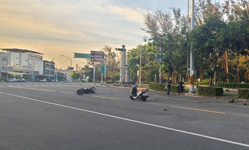 菲律賓籍樹科大學生自撞雙亡，警方到場查處。 圖：高市警鼓山分局/提供