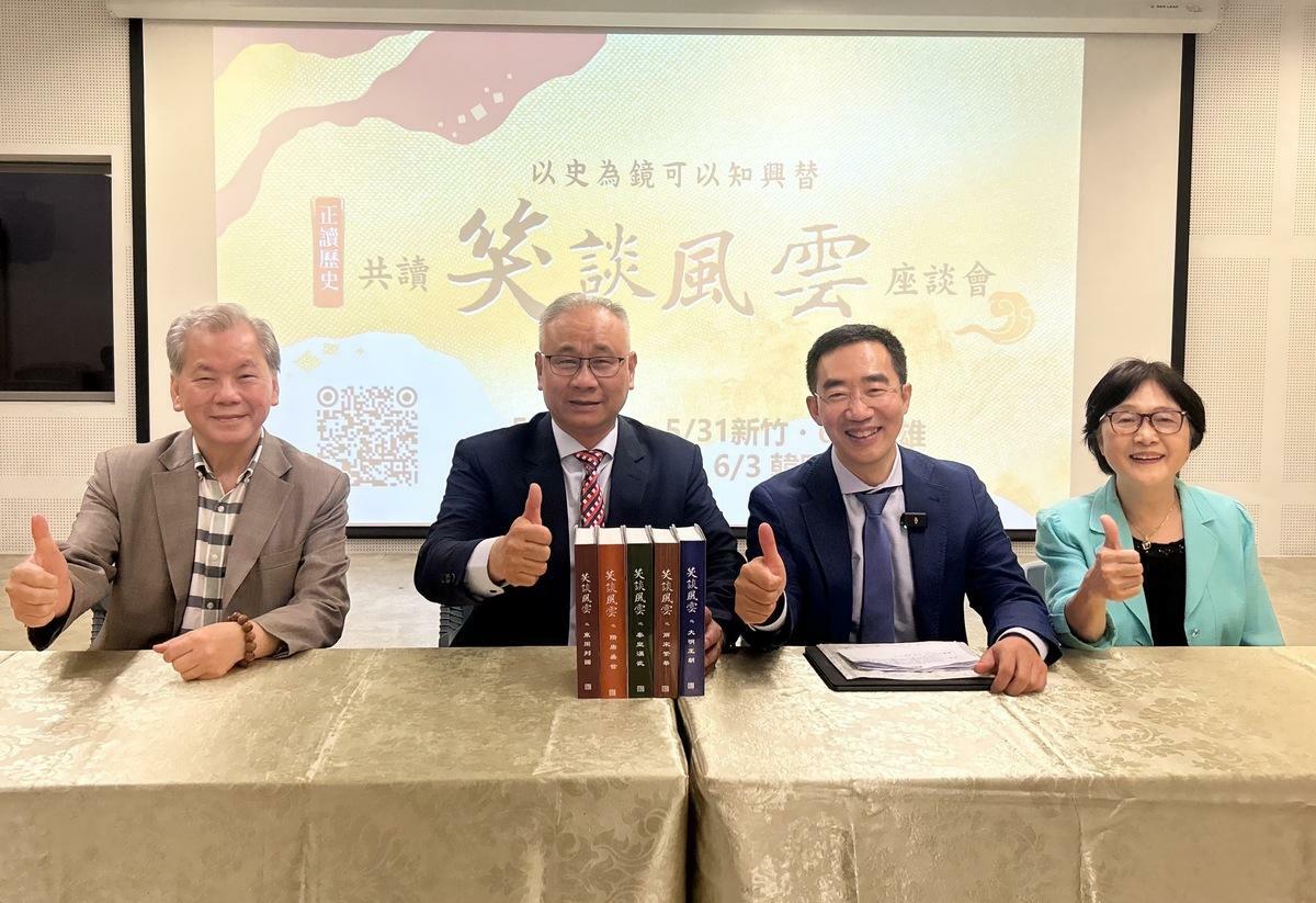 「社團法人中華民國自由通訊傳播協會」6月1日舉辦《笑談風雲》高雄場座談。由右至左依序為策辦人張瑞蘭理事、主講人章天亮教授、與談人陳文甲、與談人陳松興教授。 圖：中華民國自由通訊傳播協會提供