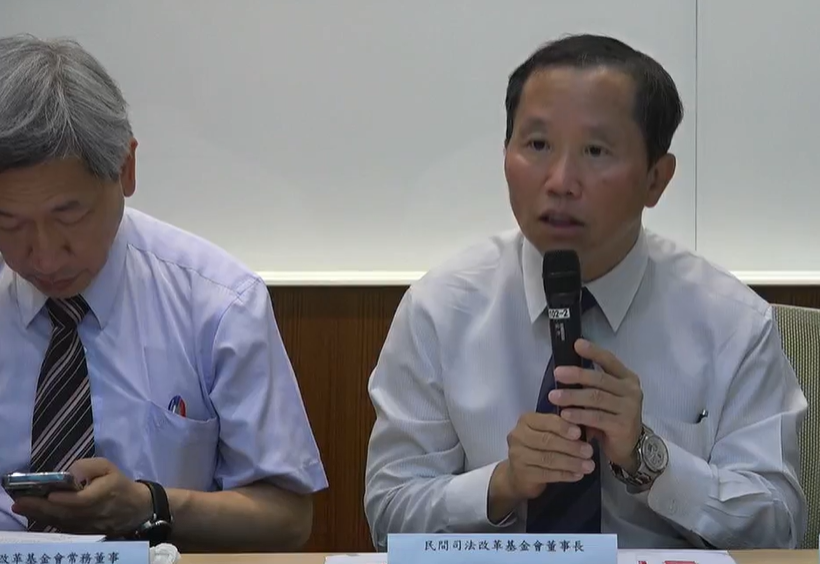 民間司改會今（2）天召開記者會，除除呼籲立法院盡速排審大法官被提名人人事案外，並認為蔡秋明被提名人仍有諸多問題必要向公眾說明。圖為民間司法改革基金會董事長黃旭田。 圖：擷自直播畫面