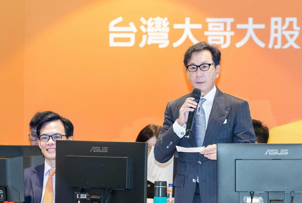 圖右為台灣大哥大董事長蔡明忠與右下為台灣大哥大總經理林之晨資料照。 圖: 台灣大哥大/提供